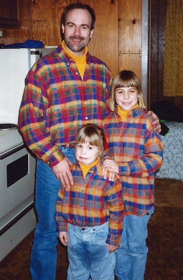 Father and his 2 daughters dressed up exactly the same for this perfect picture and then this happened.