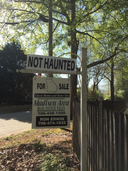 House for sale. Not haunted. Very cheap.