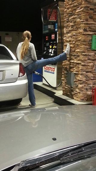 I am trying to figure out how she got the nozzle to work without it constantly clicking off