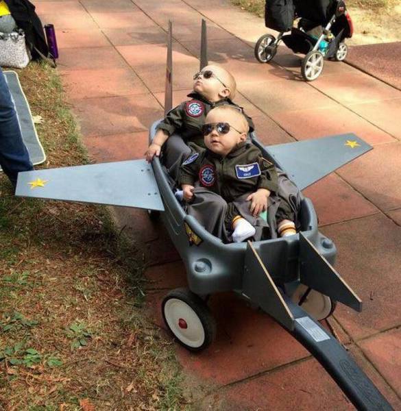 Maverick and Goose before they were famous Top Gun pilots.