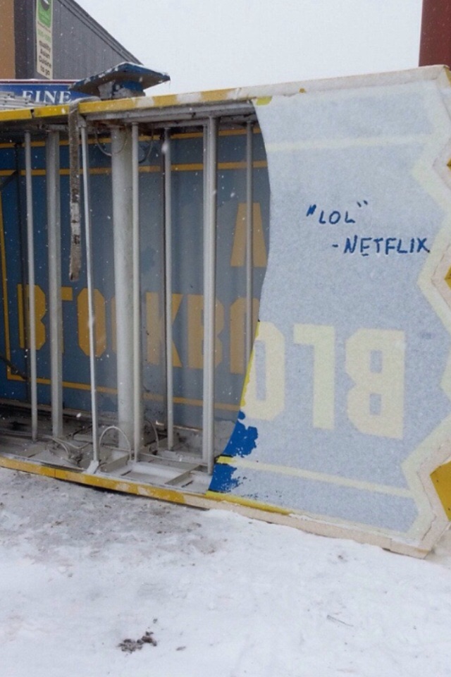 Old Blockbuster sign got tagged...by Netflix.