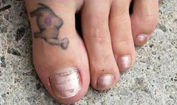 The most amazing camel toe ever.