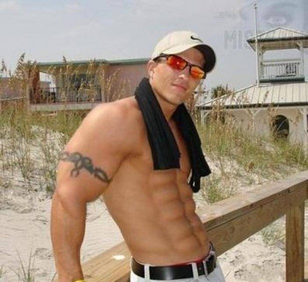 Whoa! Nice ten pack bro! I wonder if has ever tried photoshop?