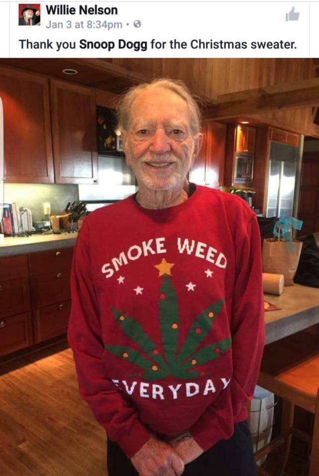 Willie Nelson receives Christmas sweater from Snoop Dogg.
