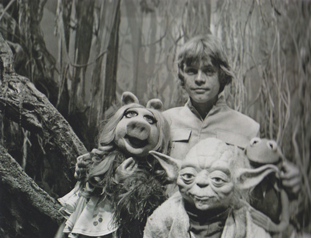 Luke Skywalker, Kermit the Frog, Miss Piggy, and Yoda pose for a picture on the set of 
