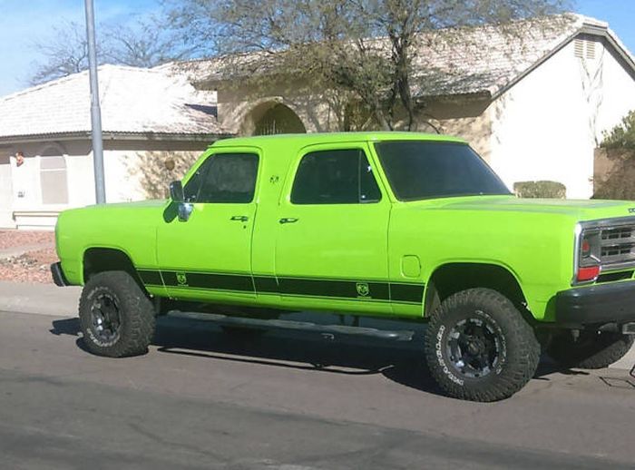 Not sure if this sweet old Dodge truck is coming or going.