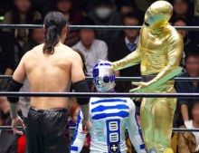 Star Wars droids kick butt in their professional wrestling debut.